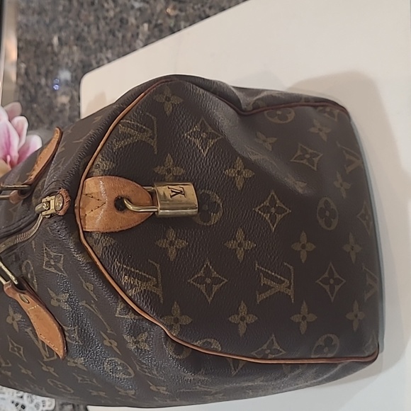 ***SOLD*** LV Speedy 30-No Cracking on Canvas! - Picture 6 of 17